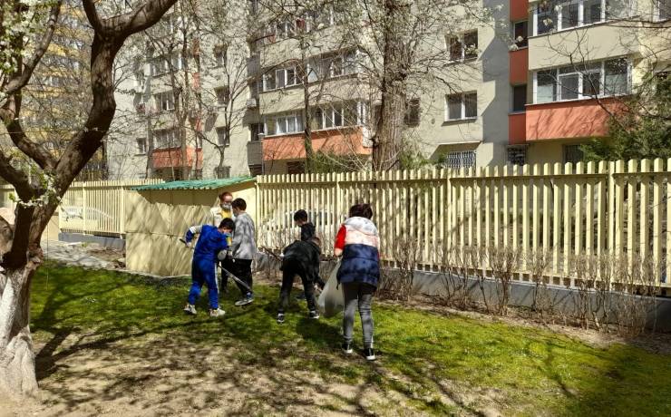 Curățenie de primăvară alături de copiii de la Centrul de Zi “Pinocchio”
