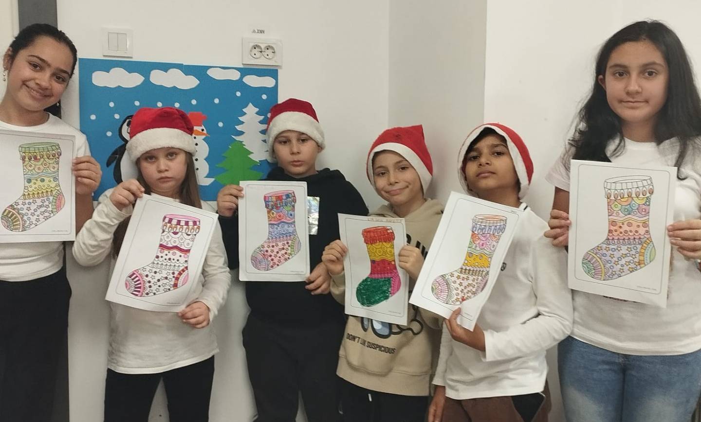 Sfântul Nicolae, bland si bun, ocrotitorul copiilor in tradiția creștina, a lăsat și in acest an in ghetuțele copiilor din centrul de zi “ Sf. Pantelimon “, daruri de suflet, dulci si parfumate.